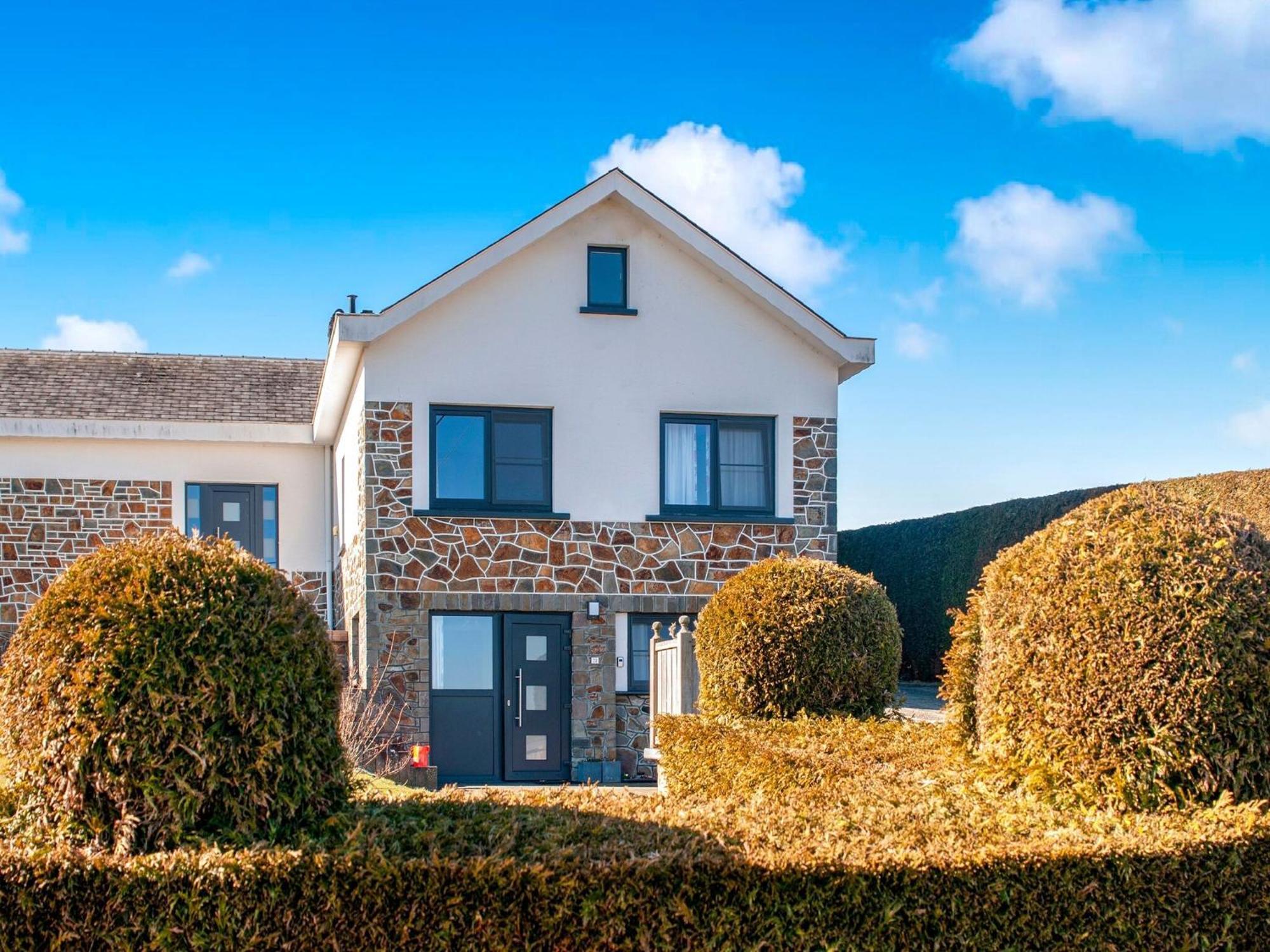 Sophisticated Holiday Home In Lierneux Near Forest Bagian luar foto